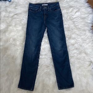 Size 27 Levi’s jeans.
